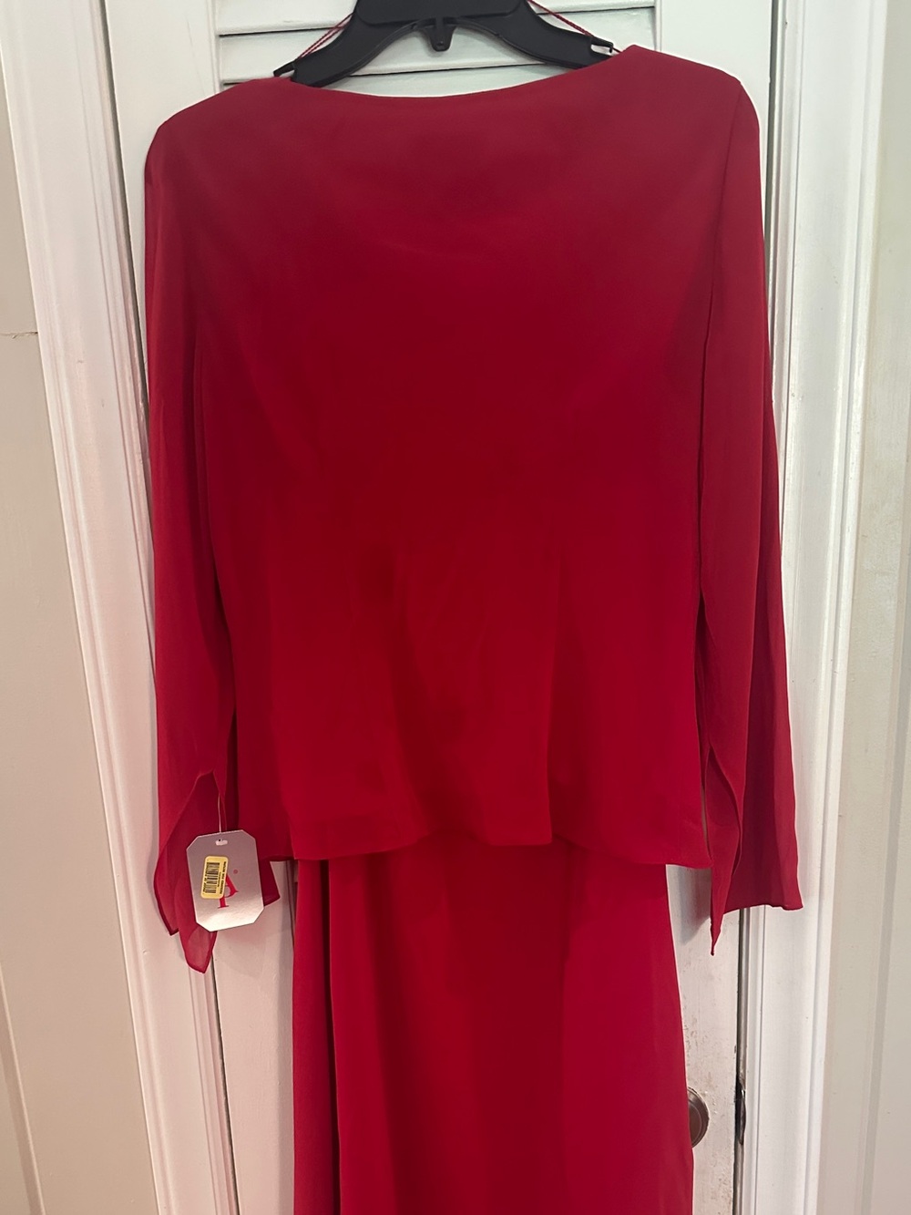 Elegant Red Long-Sleeve Women’s Dress Suit